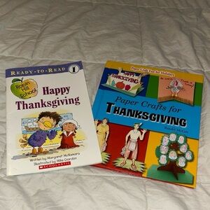 Lot Of 2 Children’s Thanksgiving Themed Books/Paper Crafts